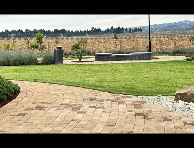 5 BEDROOM HOUSE FOR SALE IN MIDSTREAM HEIGHTS